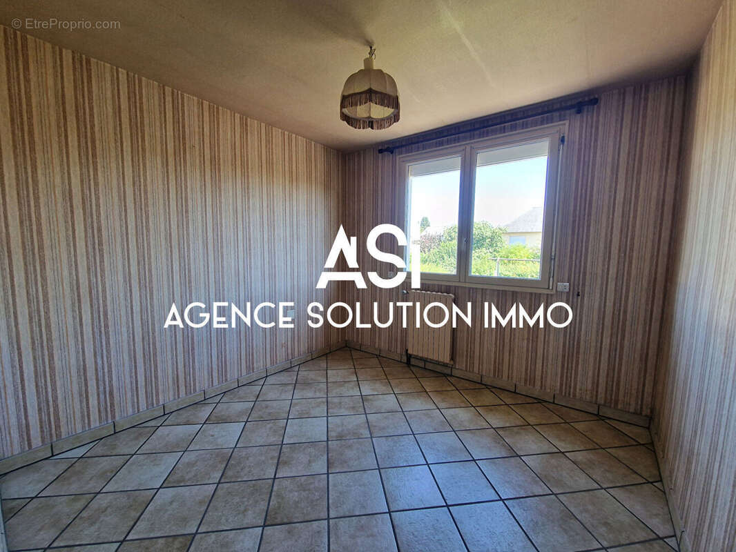 Maison à SAINT-PIERRE-LA-COUR