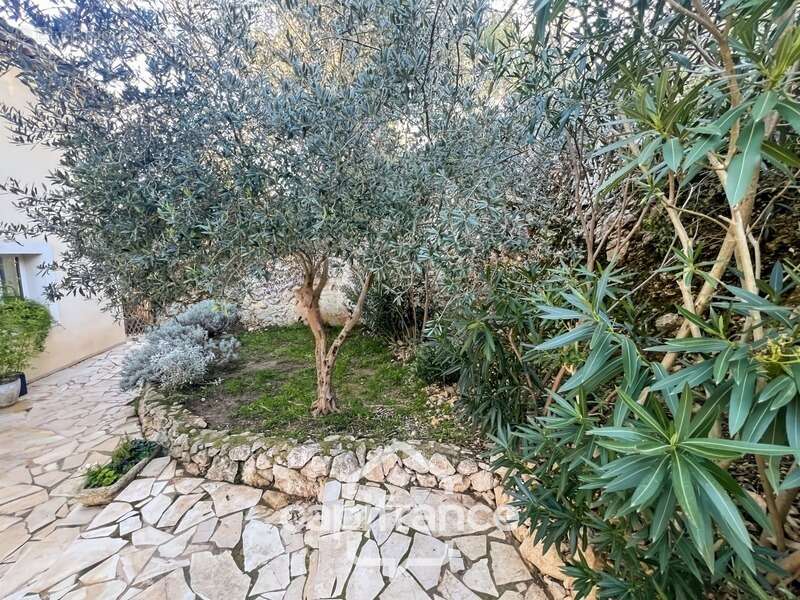 Domaine et Golf de Pont Royal, belle  propriété de 290 m2 établie sur un terrain de 2600 m2, cinq chambres, un bureau, piscine,  - photo 70