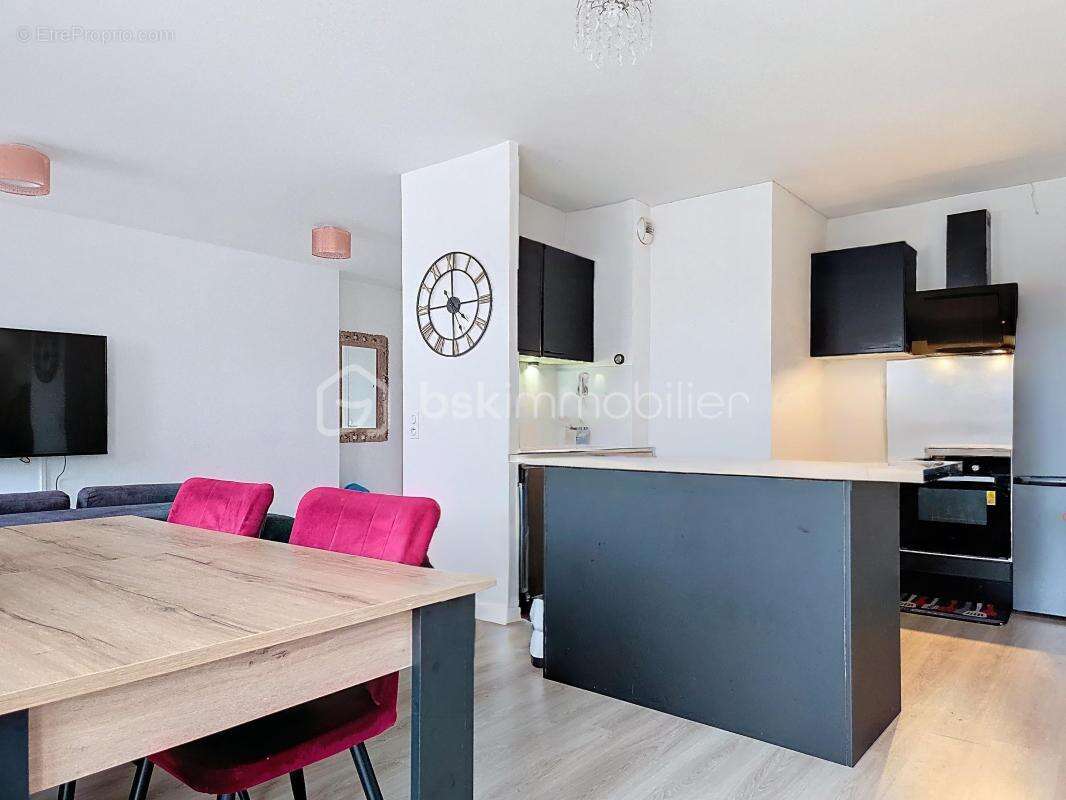 Appartement à VAUJOURS