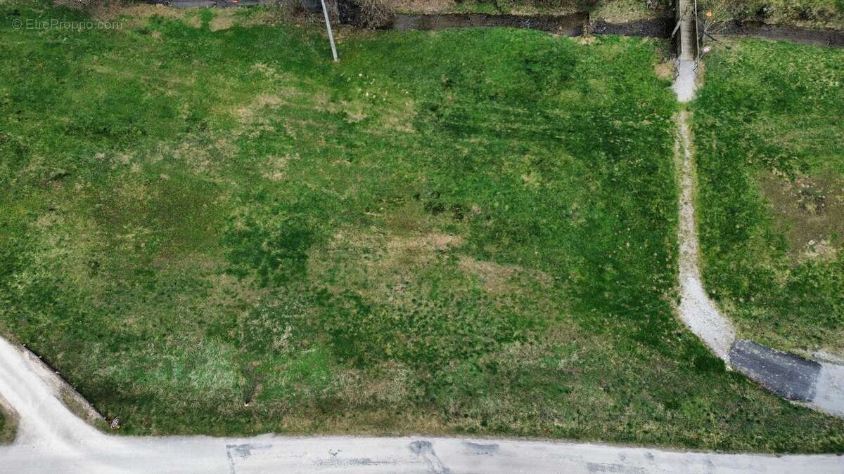 Terrain à LA FORTERESSE