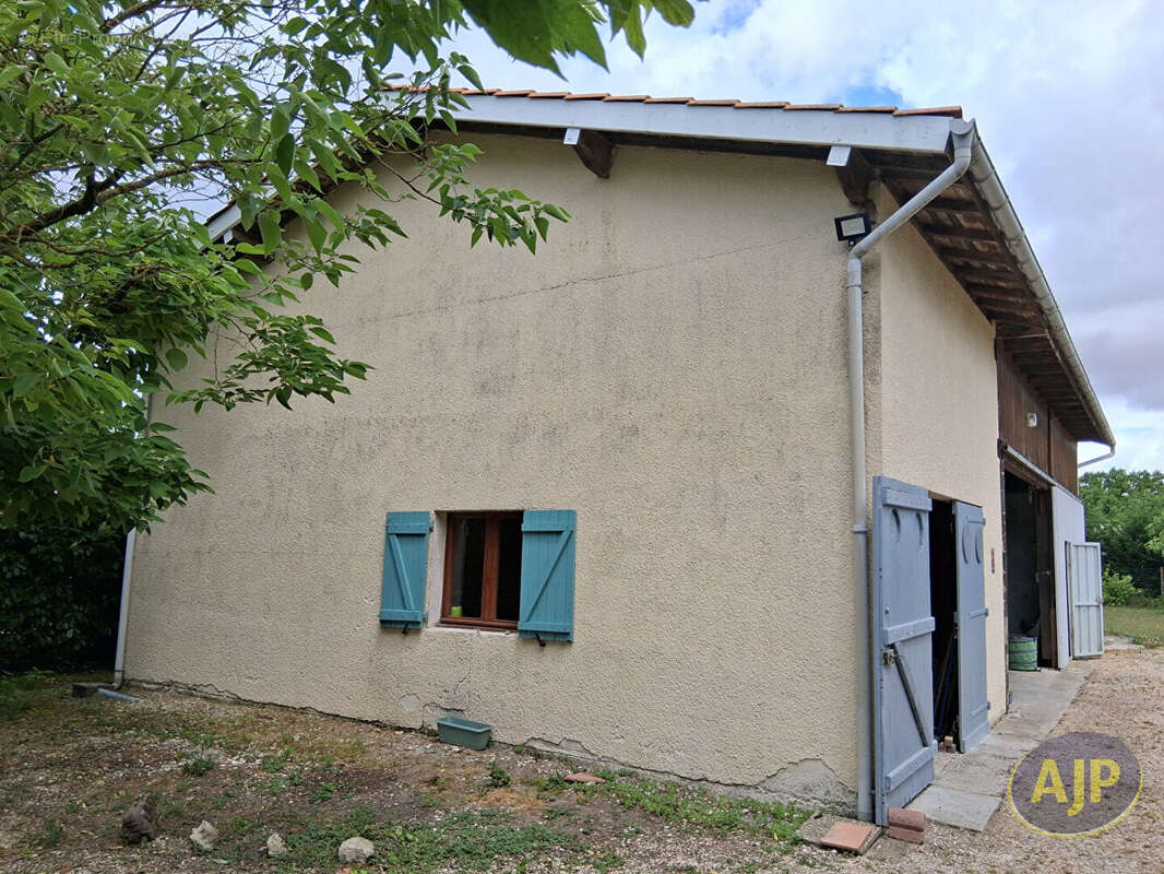 Maison à SAINT-SEURIN-DE-CADOURNE