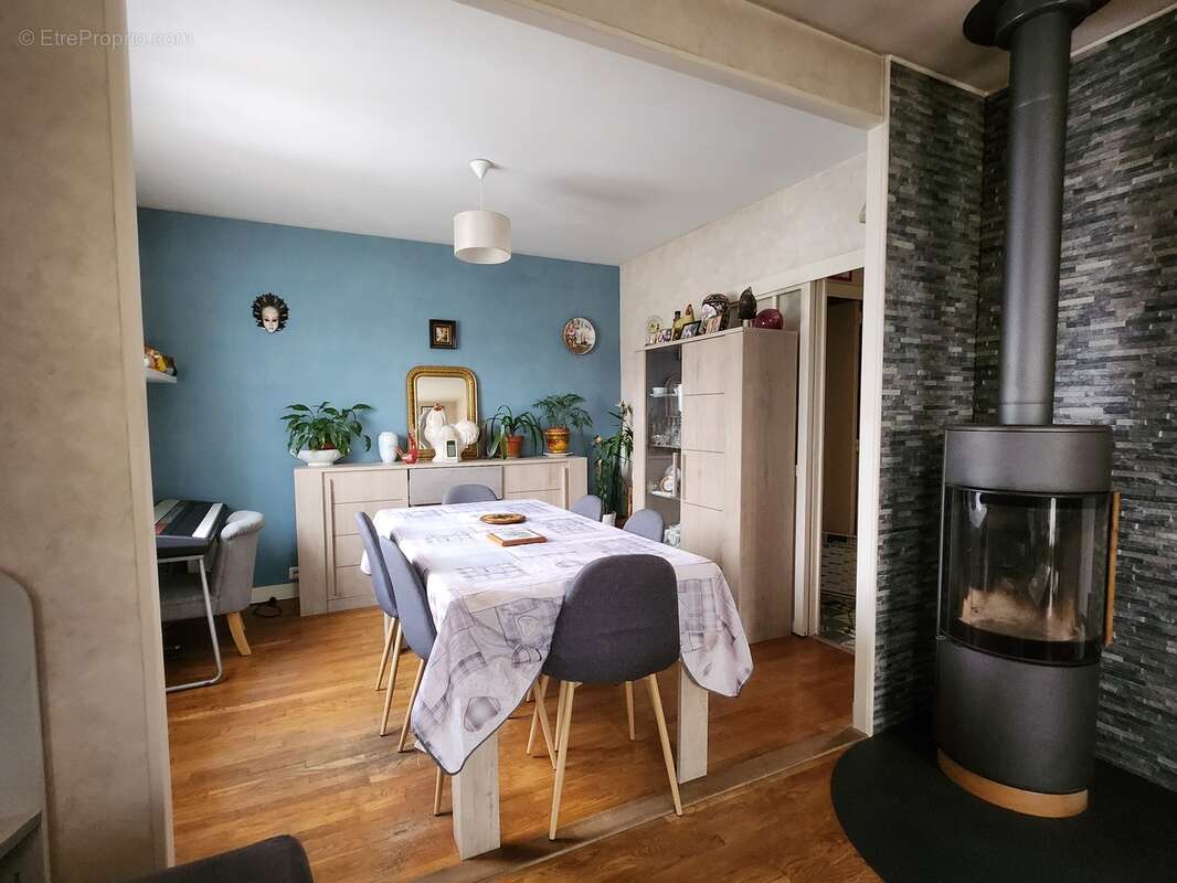 Maison à LE CHATENET-EN-DOGNON