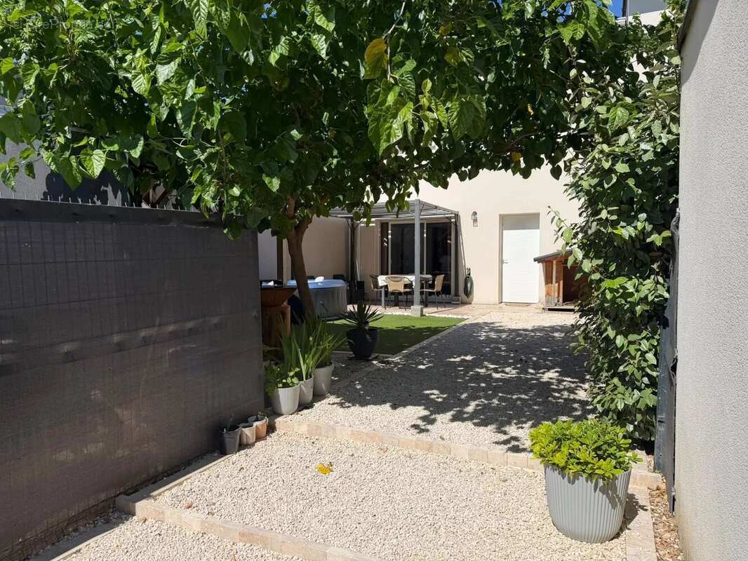 Maison à MONTELIMAR