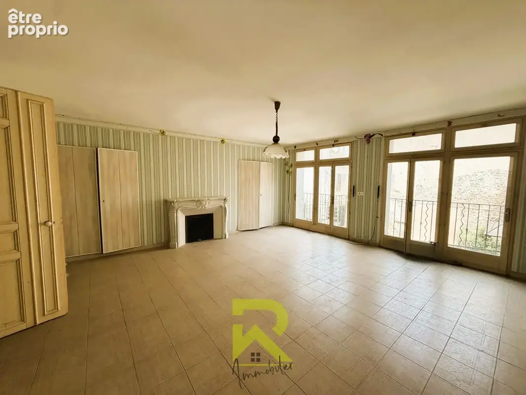 Maison de ville a renover - fort potentiel - garages cour - photo 3