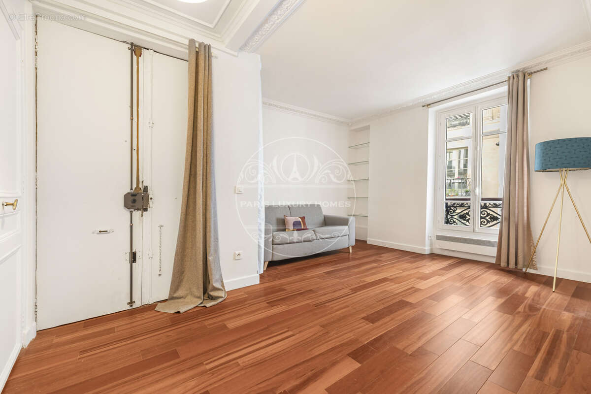 Appartement à PARIS-2E