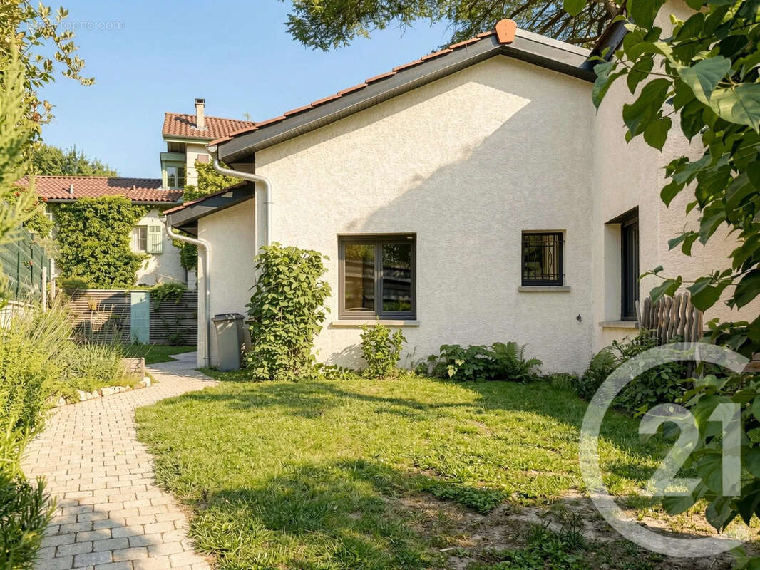 Maison à CHARLY
