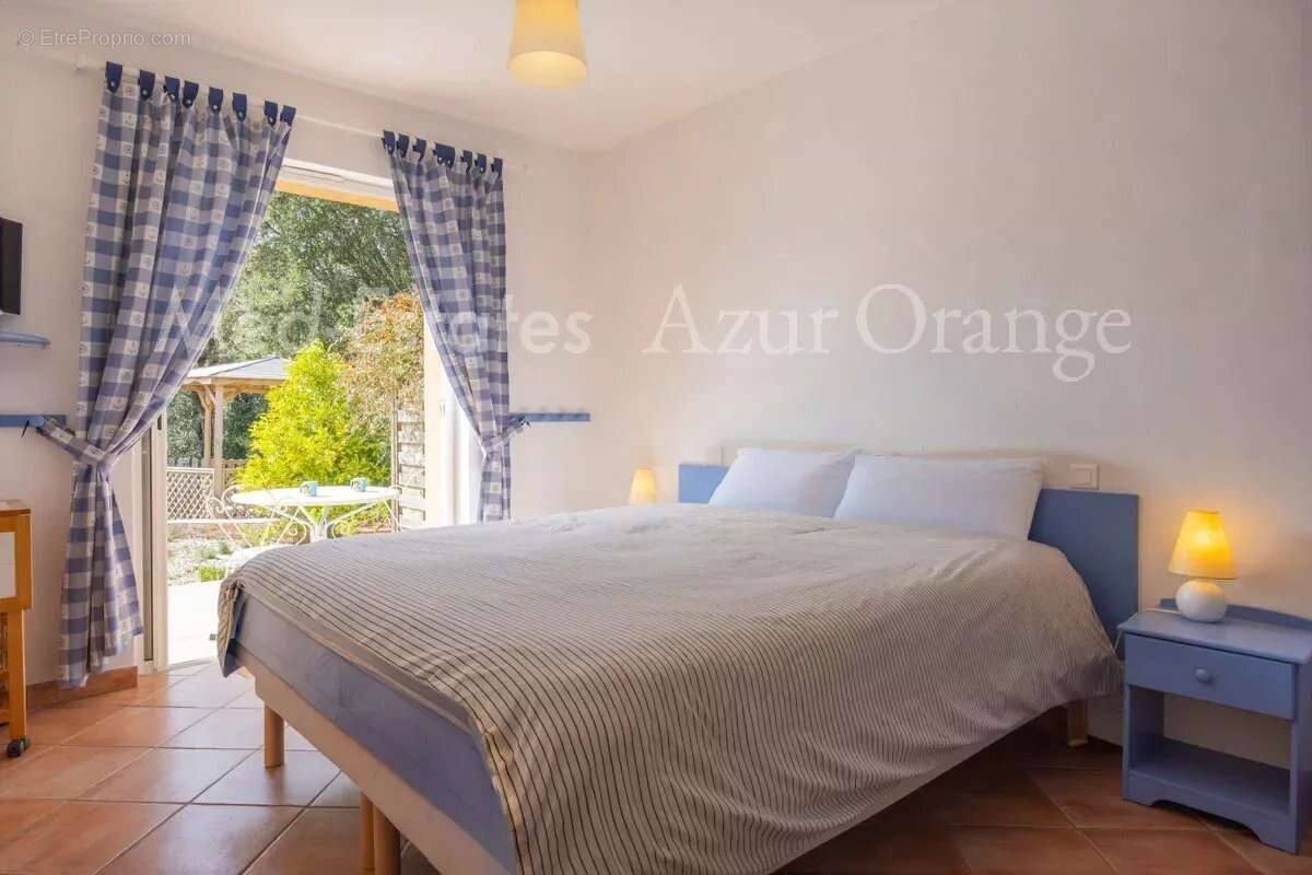 Maison à LA GARDE-FREINET