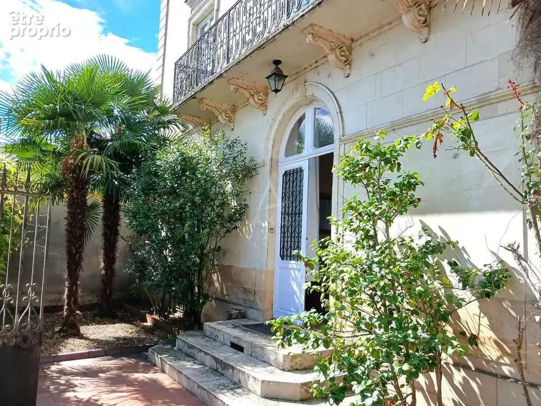 DURTAL  Élégante maison de maître au pied du château, avec accès au Loir - photo 4