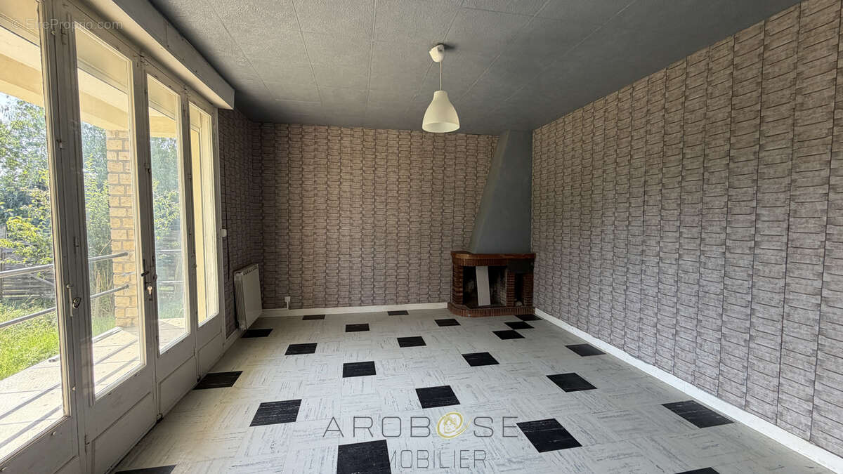 Maison de plain pied de type F3 avec jardin et garage . - photo 6