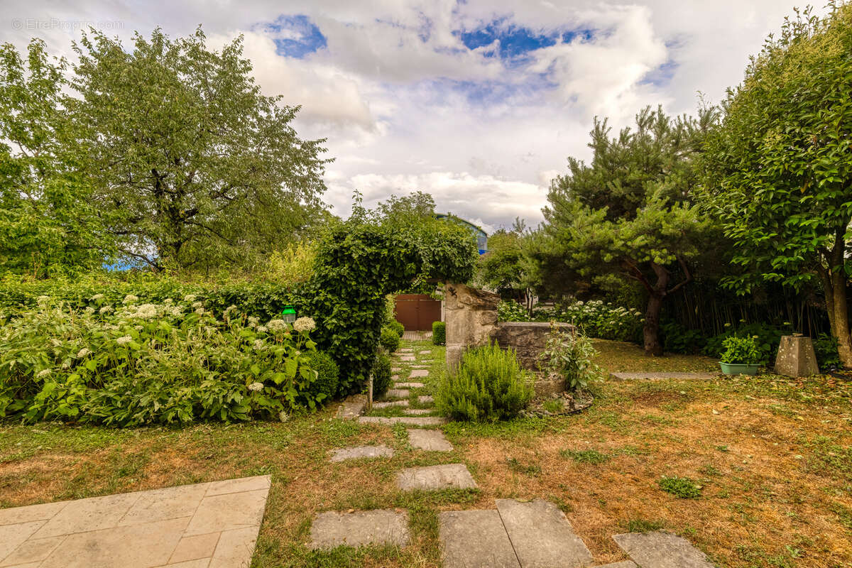 Maison à DIVONNE-LES-BAINS