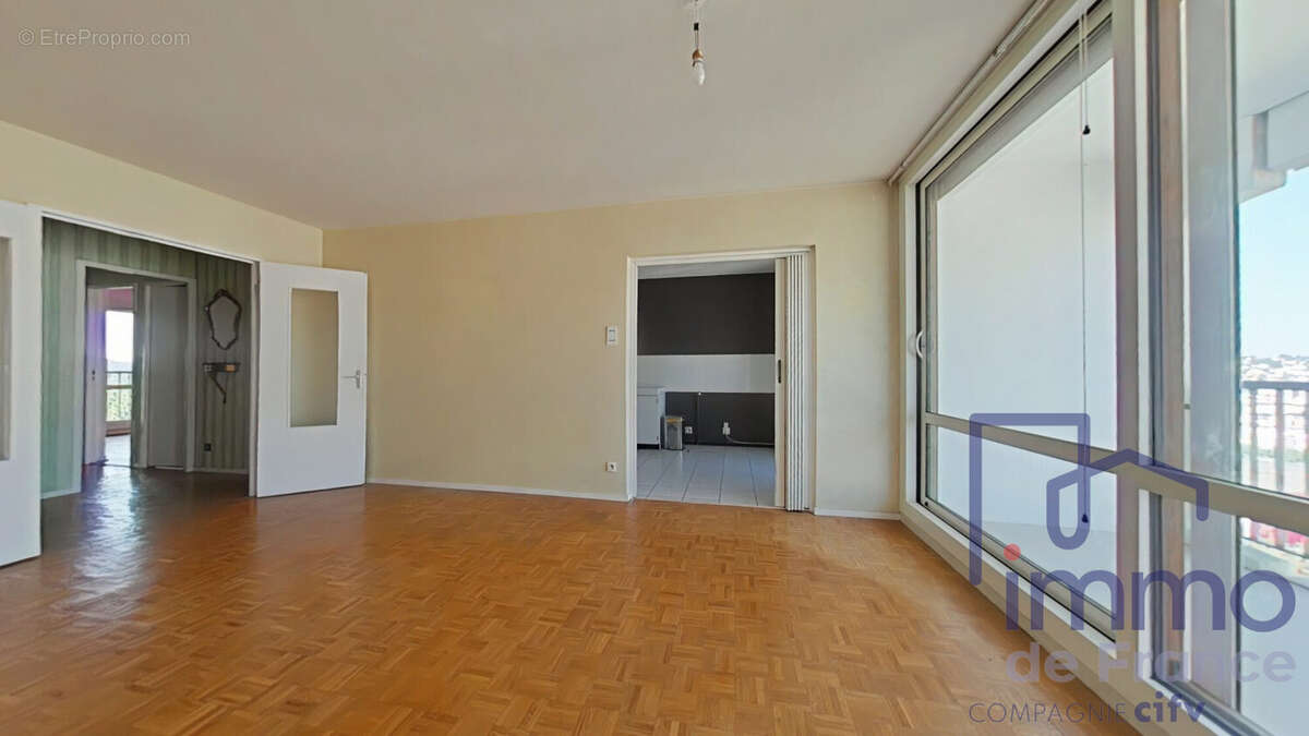 Appartement 94 m² à Saint-Etienne  - photo 3