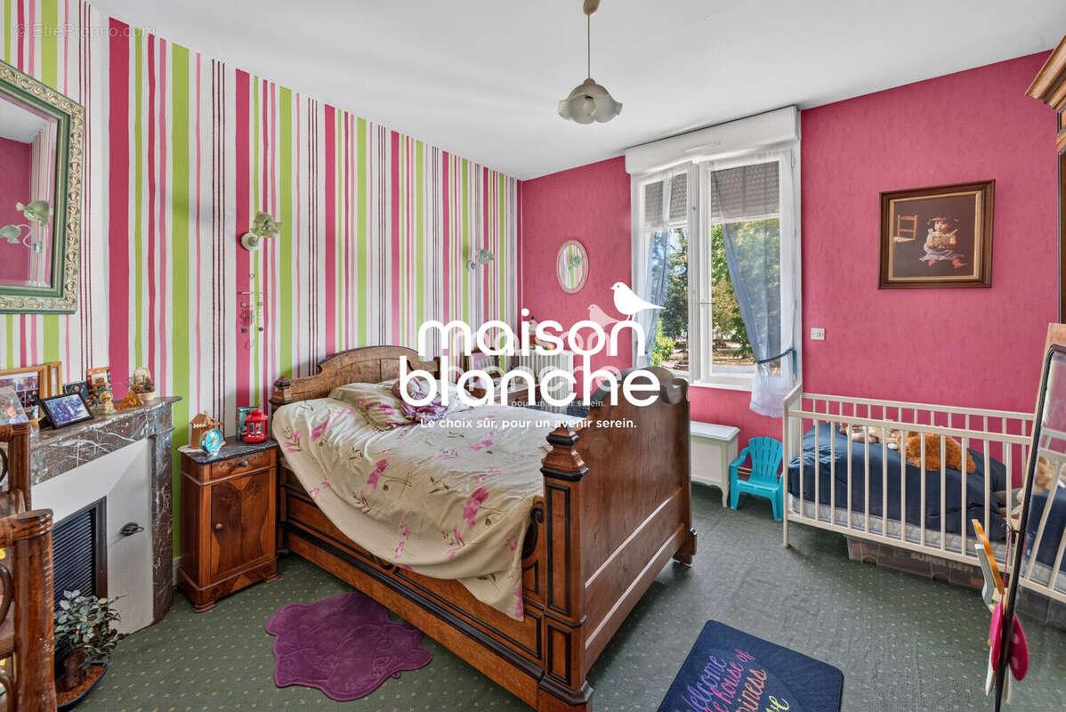 Maison 211 m² à Parthenay  - photo 9