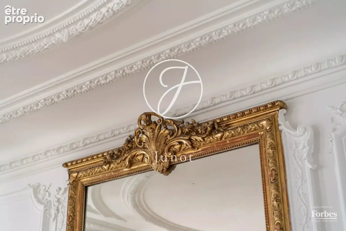 Paris 9e - PETITES ÉCURIES / FAUBOURG POISSONNIÈRE - Appartement - 5 pièces - 135,05m² Carrez- 3 chambres - Plein sud - photo 12