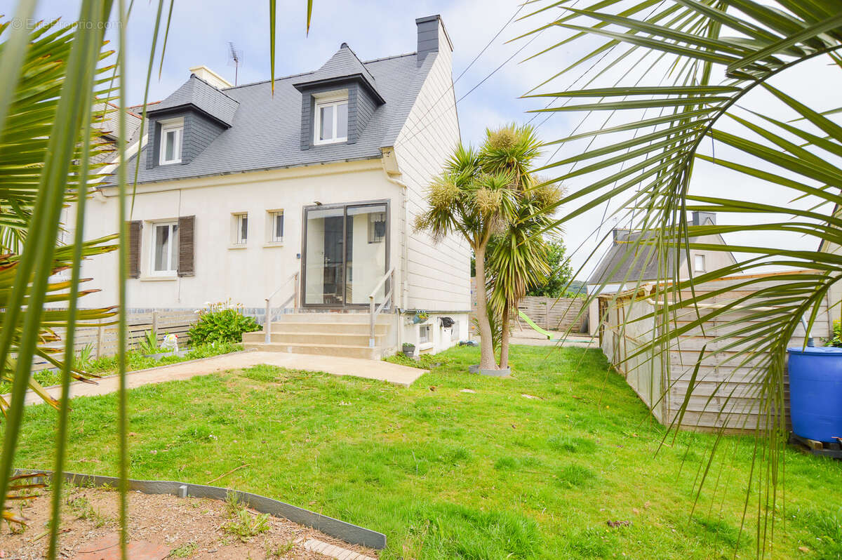 Maison à PLOUEDERN