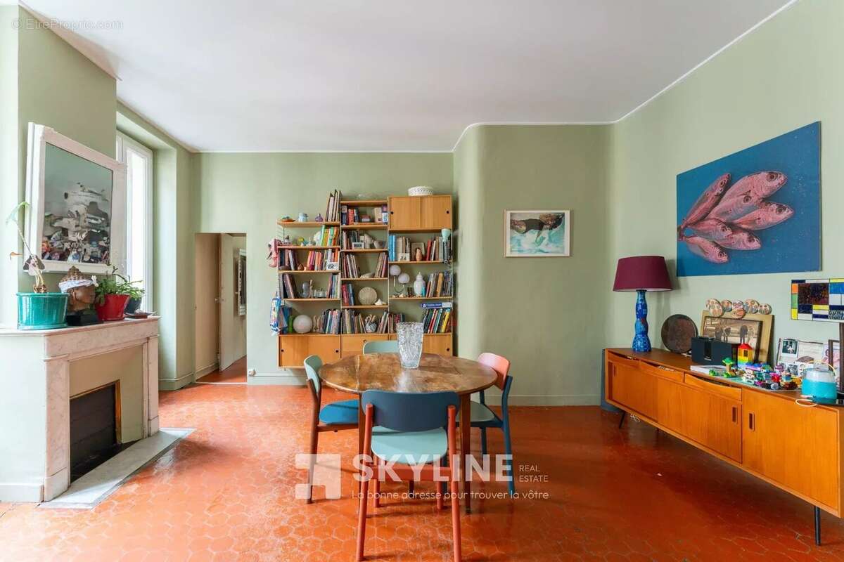 Appartement à MARSEILLE-1E