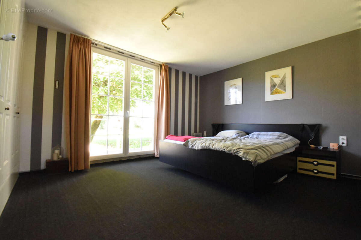 Maison à SAINT-SANTIN-CANTALES