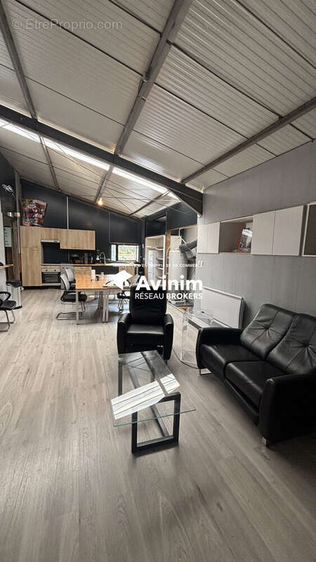 Commerce à ANGERVILLE-L'ORCHER