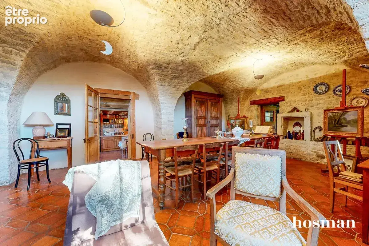 Maison en pierre 7 pièces de 301m² avec 12 ares - Montferrand-le-Château - photo 4