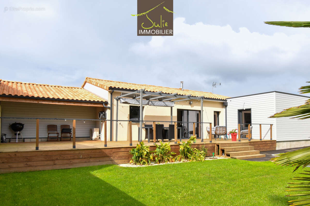 Maison à MONCOUTANT