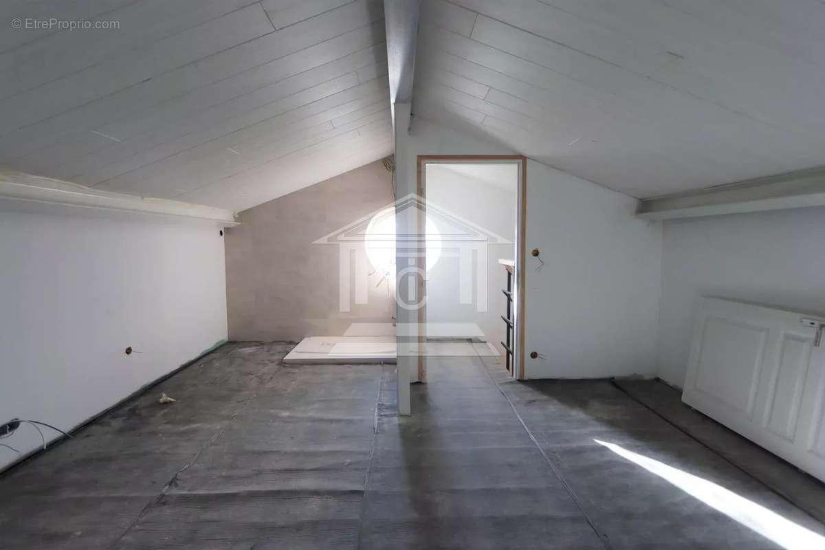 Appartement à TOURRETTES