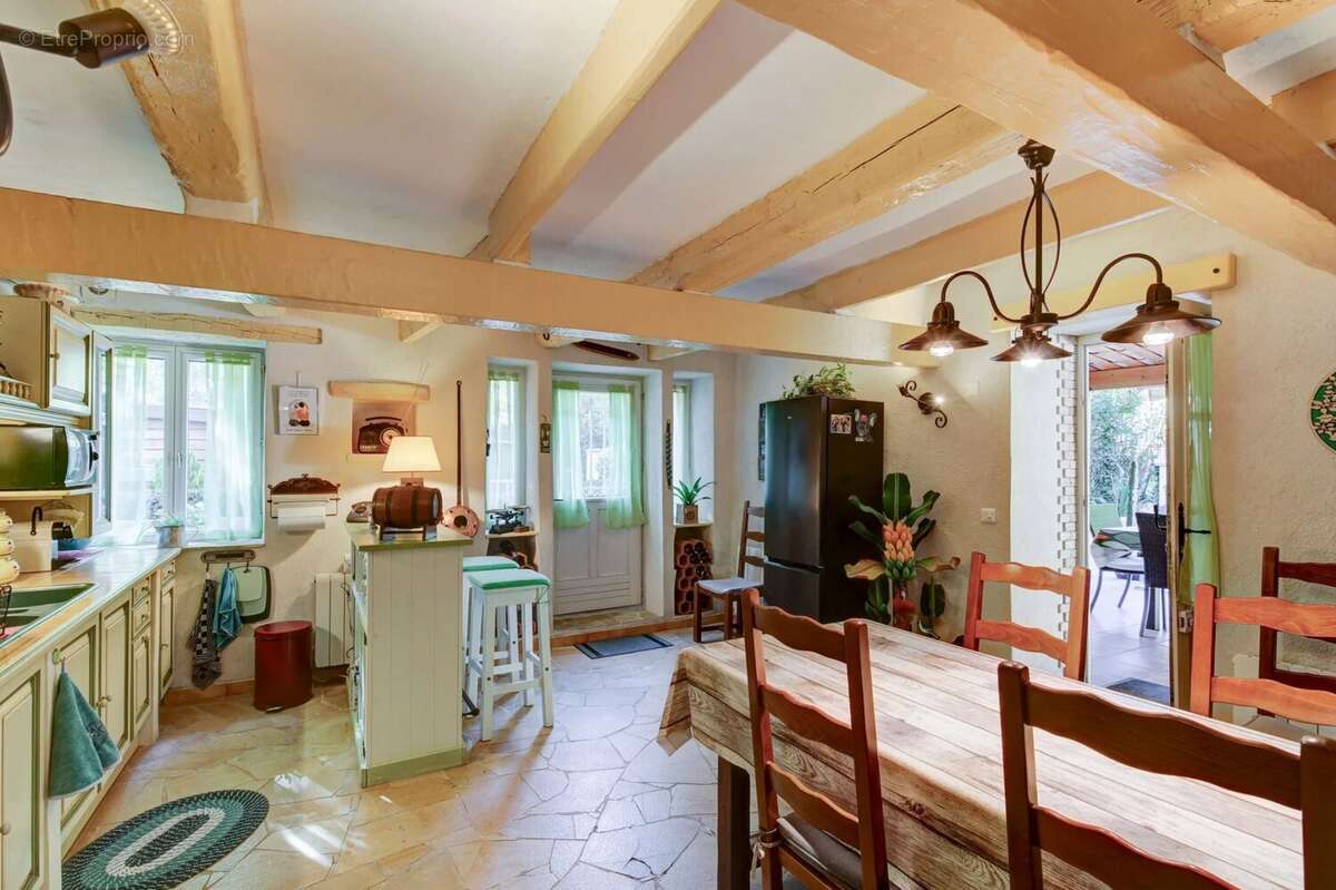 Appartement à ROQUESTERON