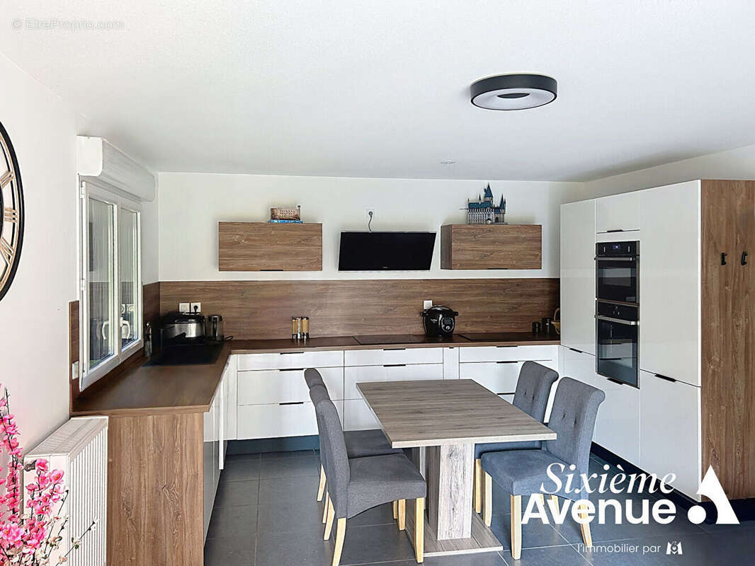 Appartement à SIMANDRES