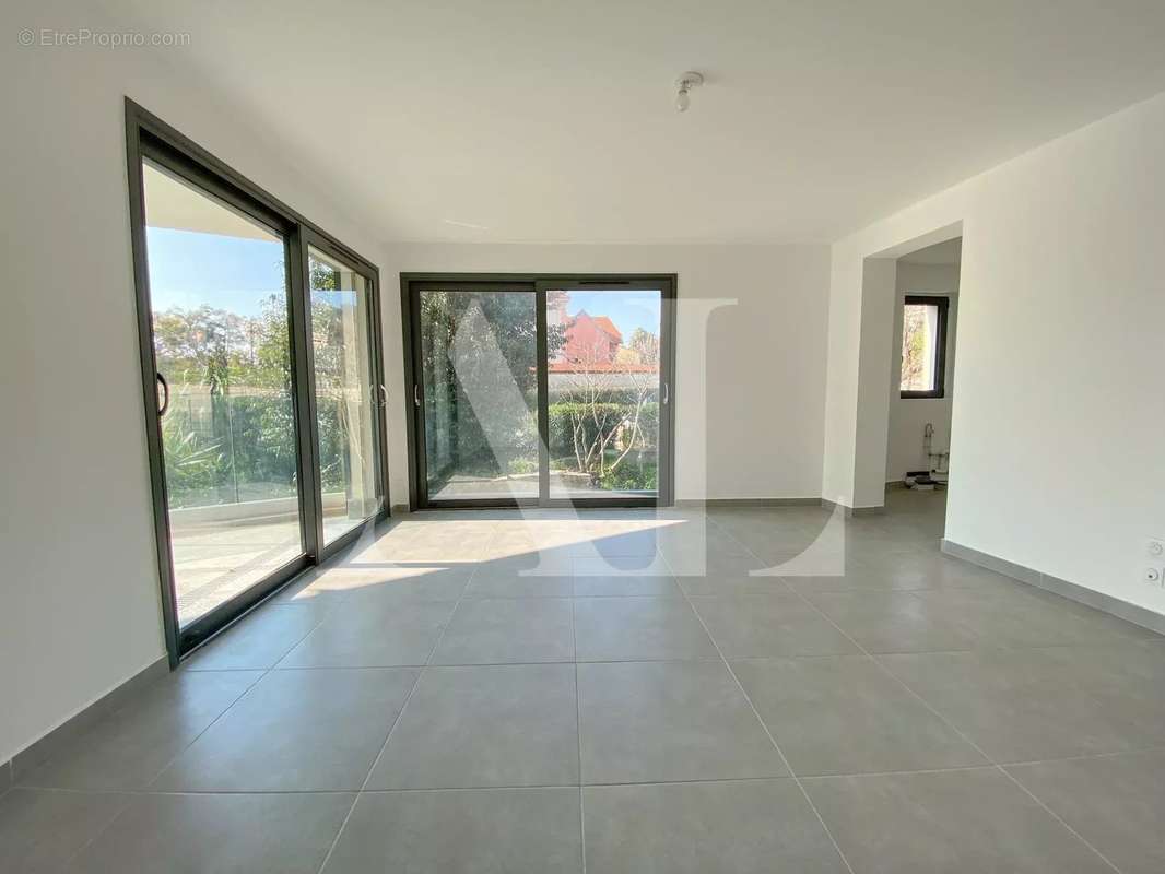 Appartement à VALLAURIS