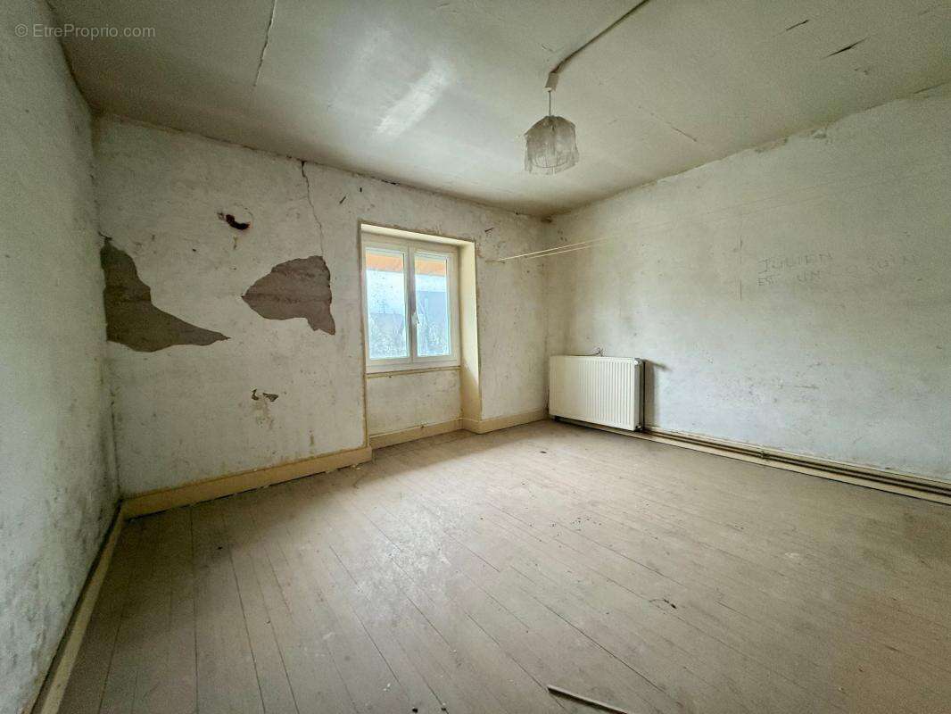 Maison à rénover – Fort potentiel – Centre village - photo 8