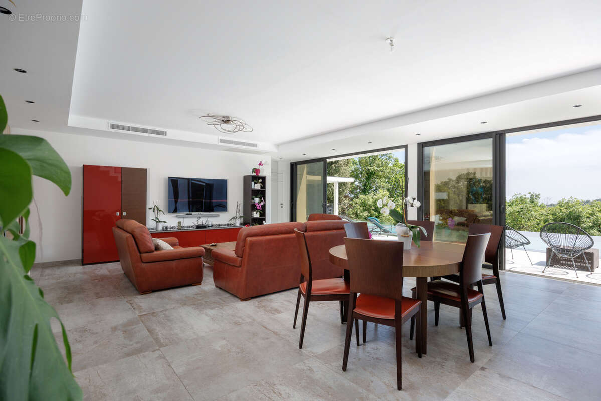 Maison à TOURRETTES-SUR-LOUP