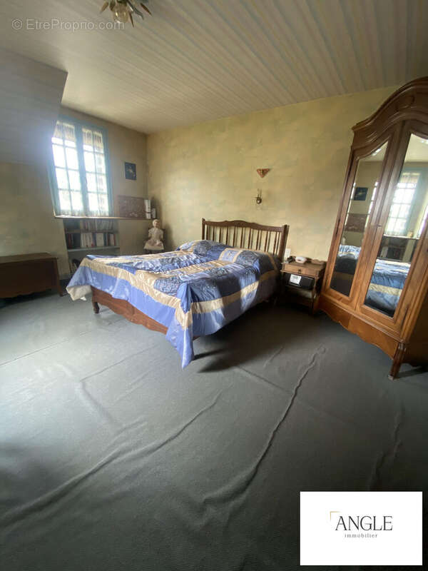 Maison à VILLAINES-LA-CARELLE