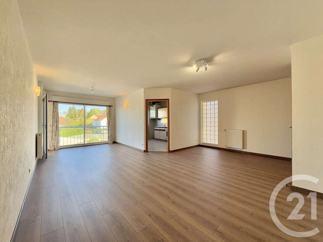 Appartement à YZEURE