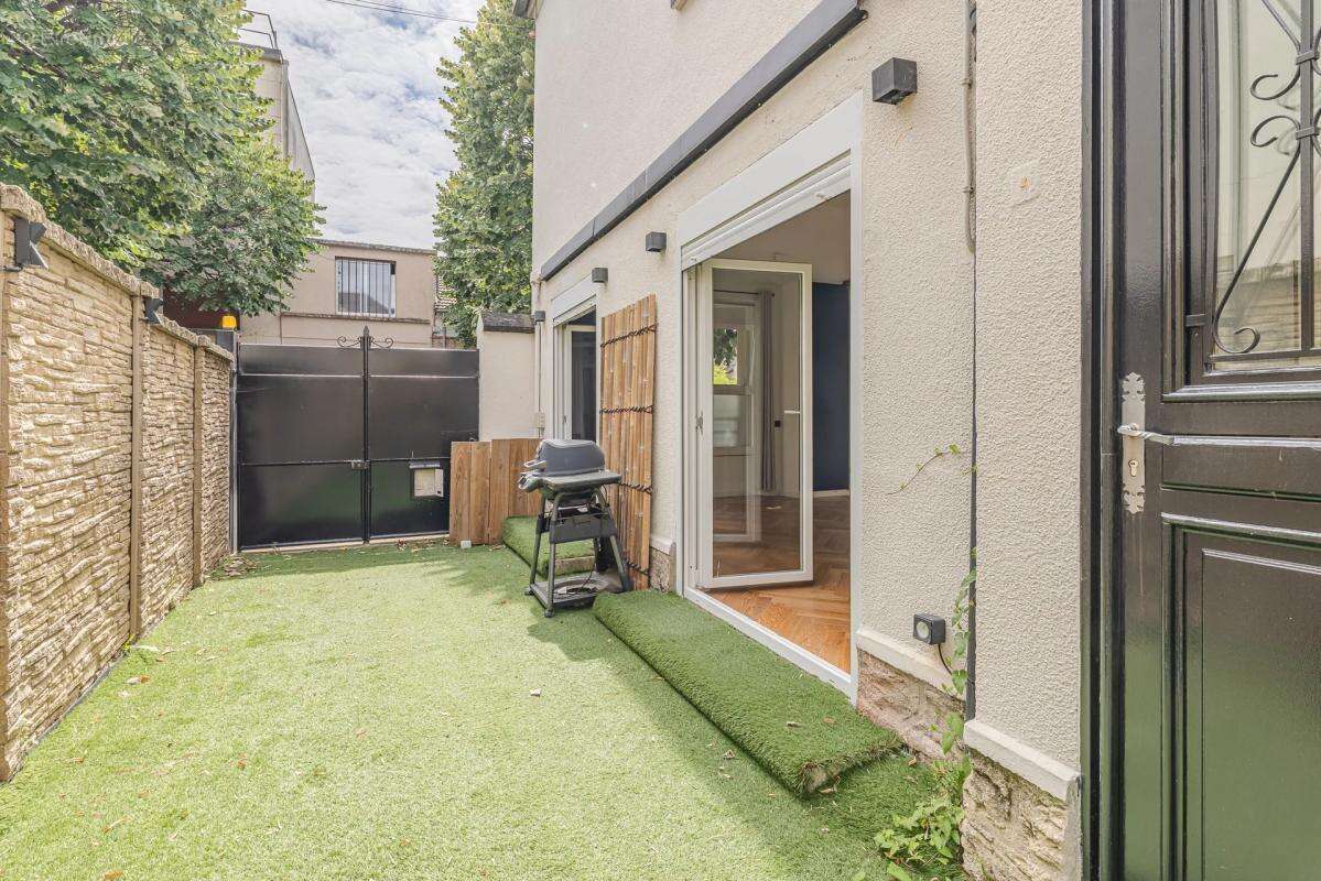 Maison à SAINT-MAUR-DES-FOSSES