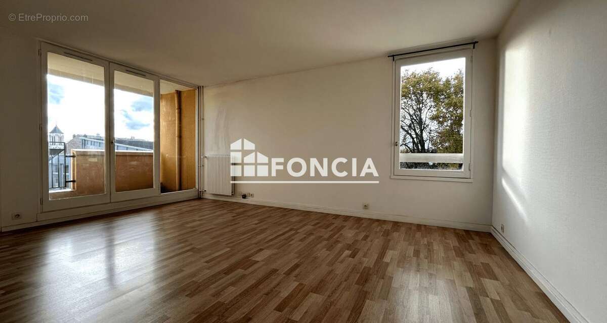 Appartement à CORBEIL-ESSONNES