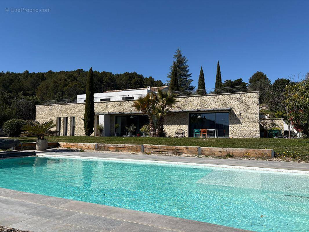 Maison à PERNES-LES-FONTAINES