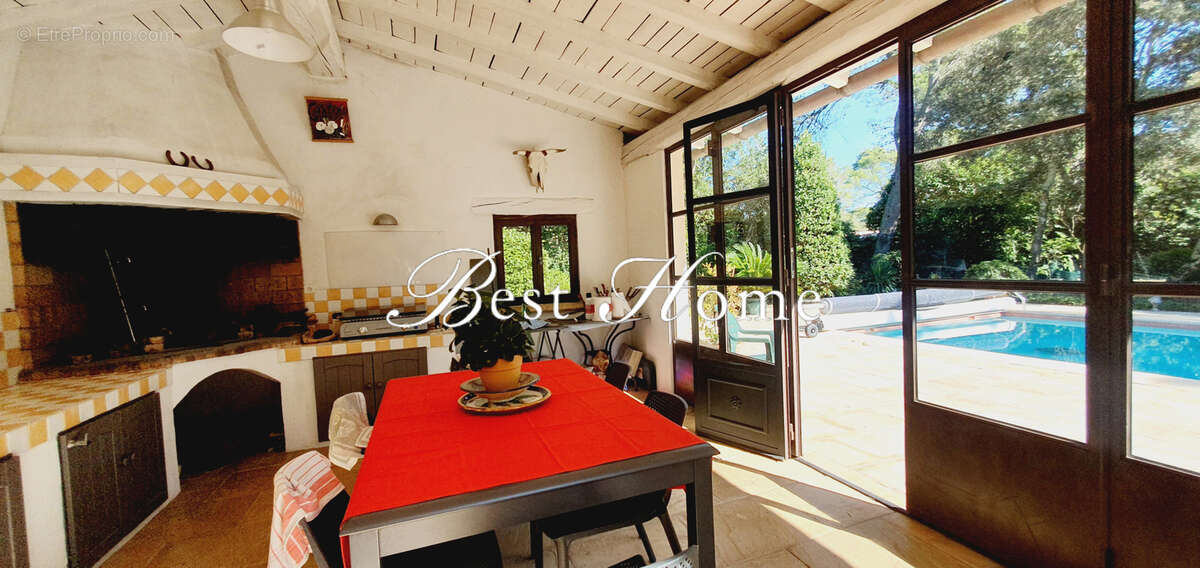 Proche des Hauts de Nîmes, Villa de charme type  4 sur 3000 m2 de terrain  avec piscine, pool house, et garage - photo 19