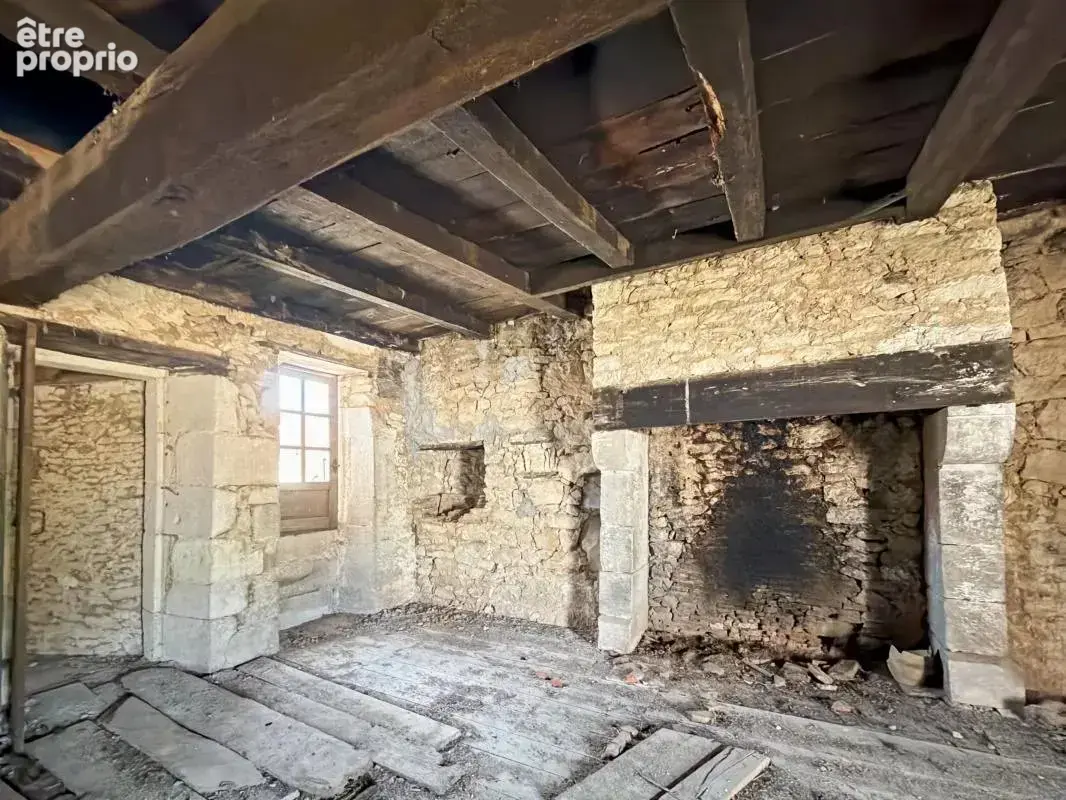  Authentique ancien chais en pierre à rénover – Charme et potentiel au cœur d’un hameau paisible - photo 12