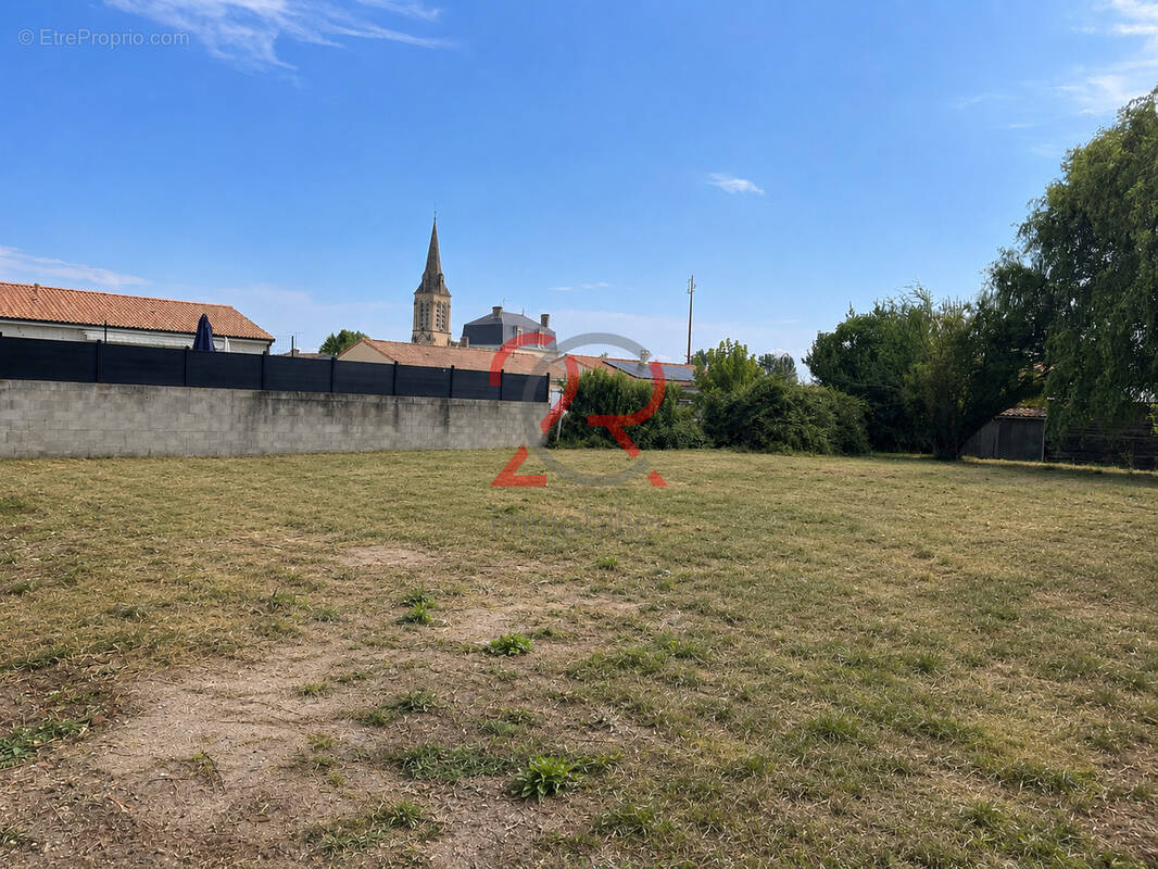 Terrain à CUSSAC-FORT-MEDOC