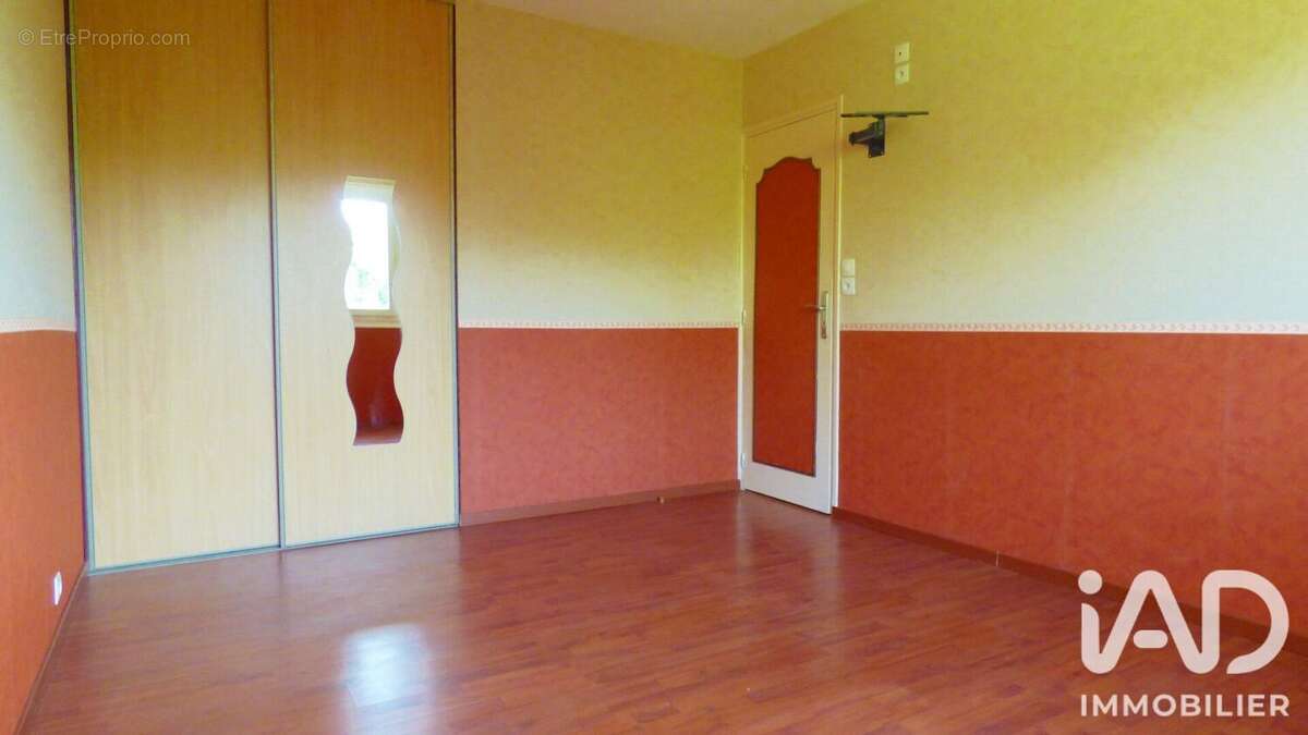 Maison 92 m² à Saint-Clement  - photo 6