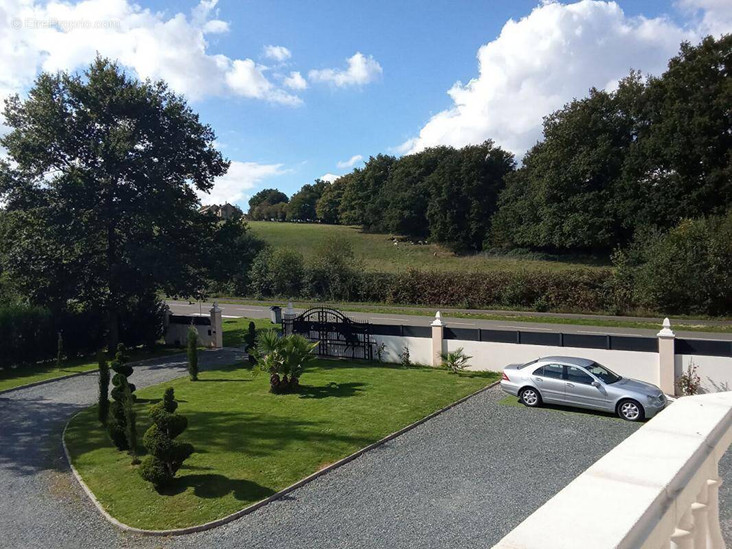 Maison à LE GENEST-SAINT-ISLE