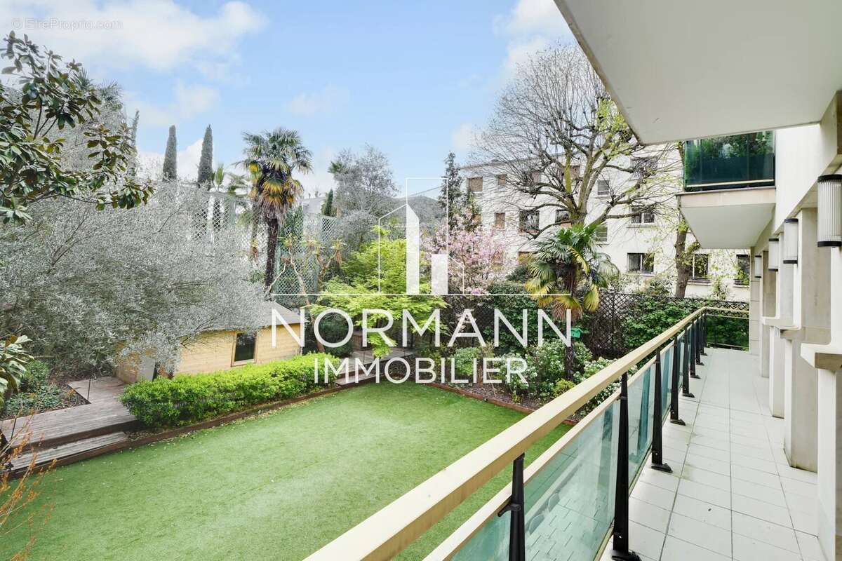 Appartement à NEUILLY-SUR-SEINE