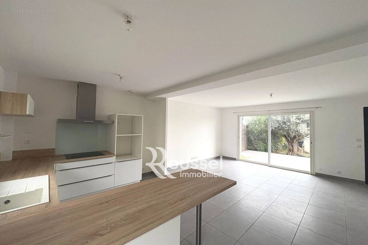 Maison à COURNONTERRAL