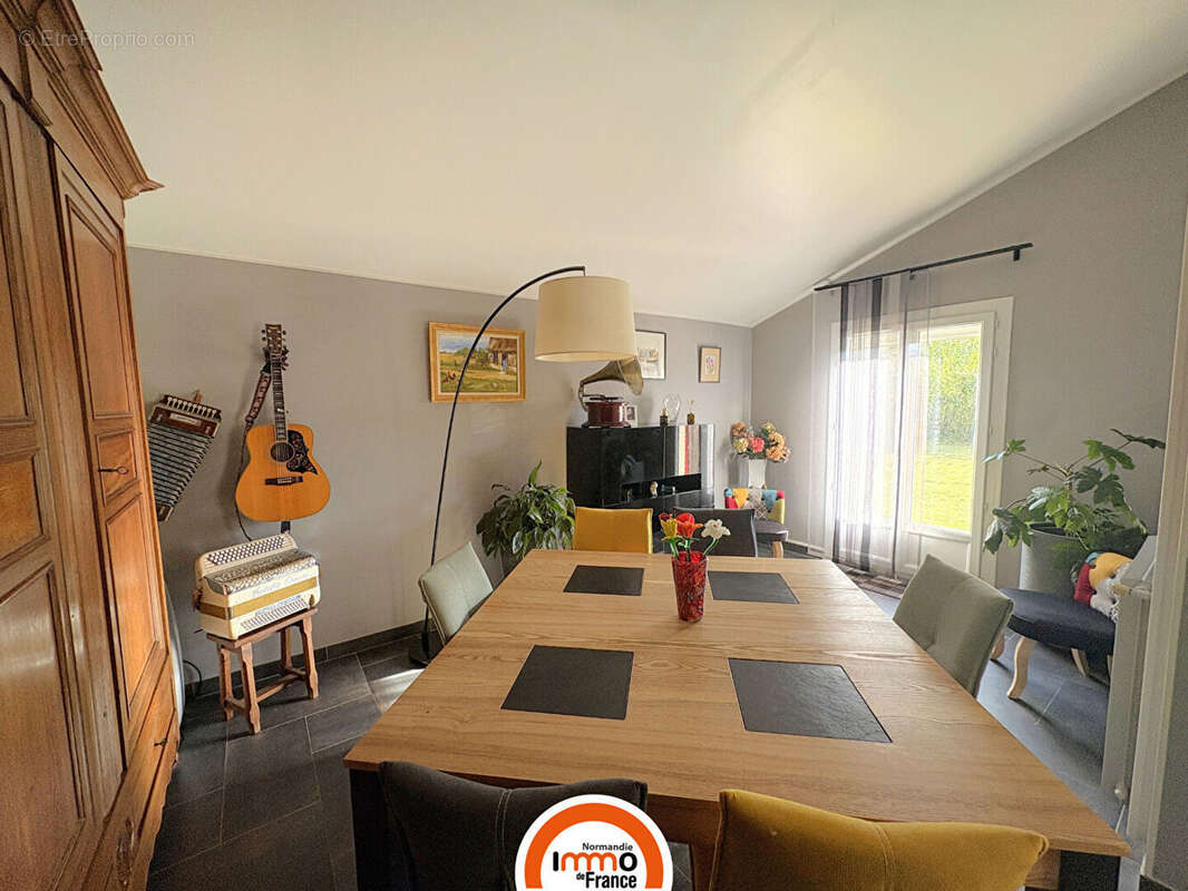 Maison à LA BONNEVILLE-SUR-ITON