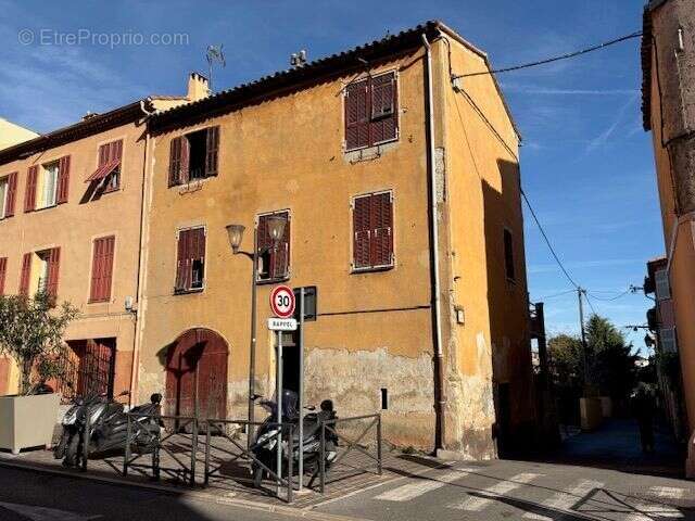 Appartement à SAINT-LAURENT-DU-VAR