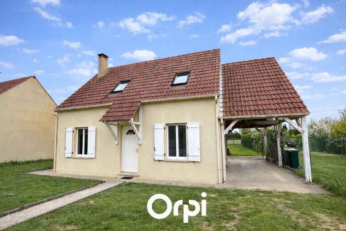 Maison à CREVECOEUR-LE-GRAND