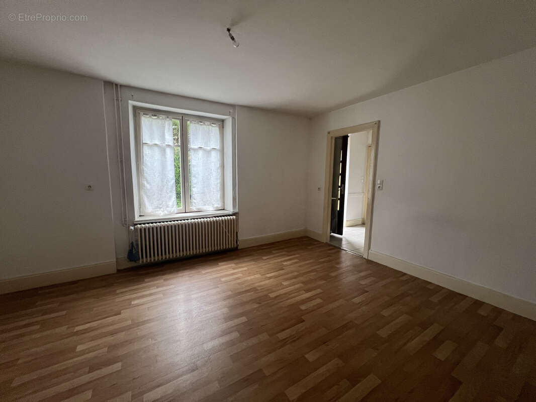 Appartement à RADDON-ET-CHAPENDU