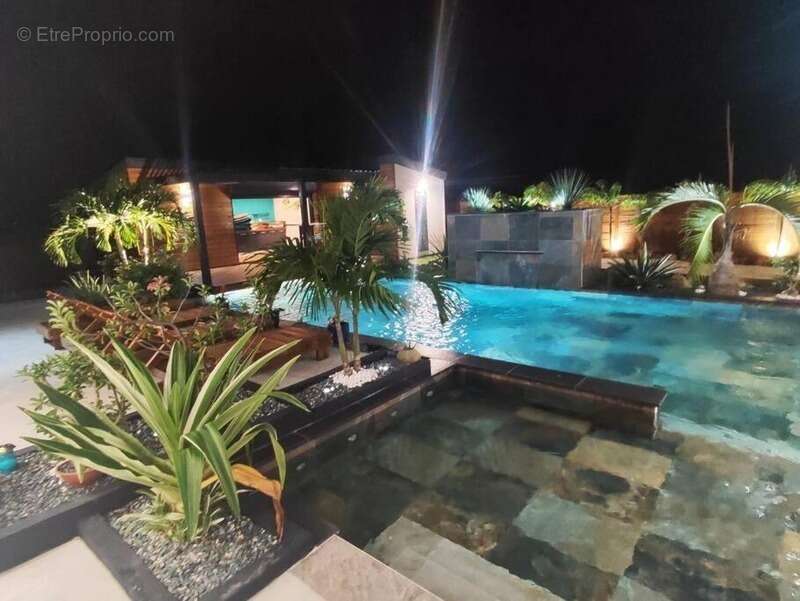 Ensemble immobilier exceptionnel avec piscines à SAINT FRANCOIS (971) - photo 3