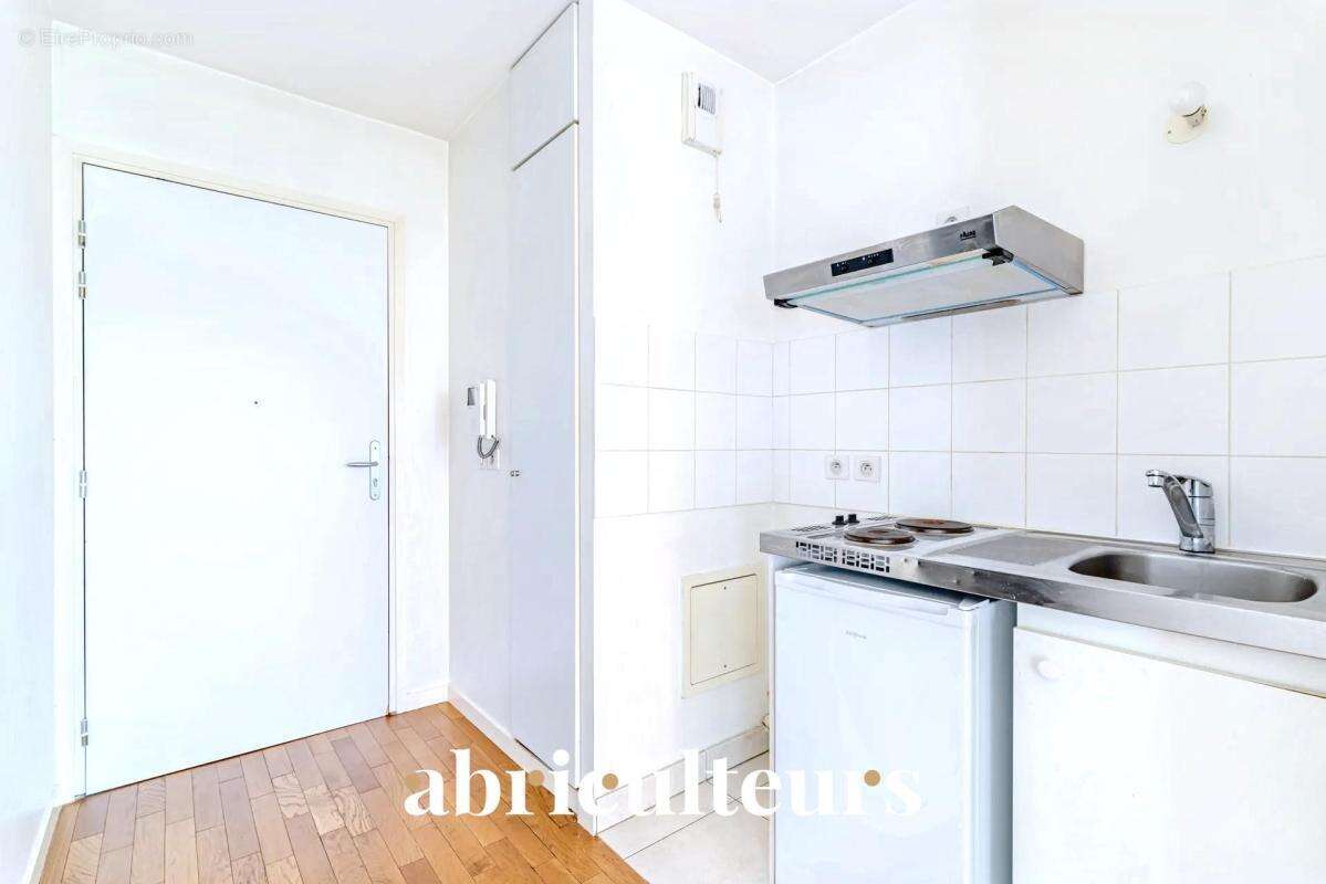 Studio  30 m² avec balcon en vente à Courbevoie /Victor Hugo(92400) - photo 6