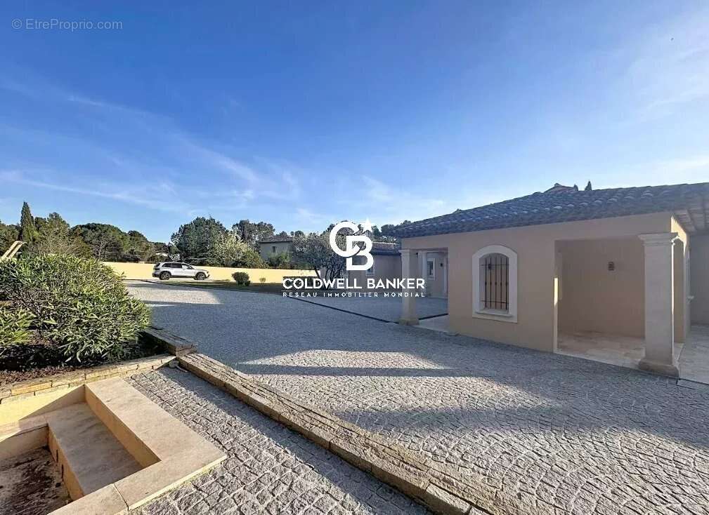 Maison à PUGET-SUR-ARGENS