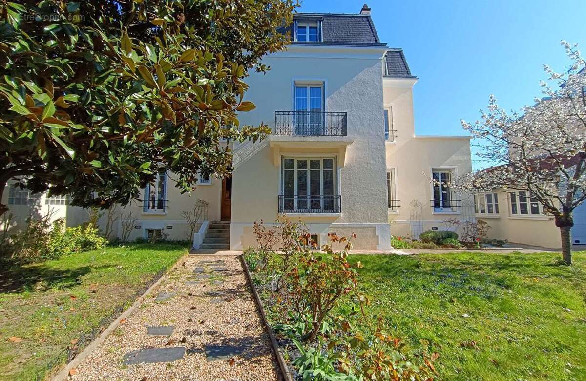 Maison Bourgeoise proche RER A 10 pièces 240m² NEUILLY-PLAISANCE (93360) - photo 15