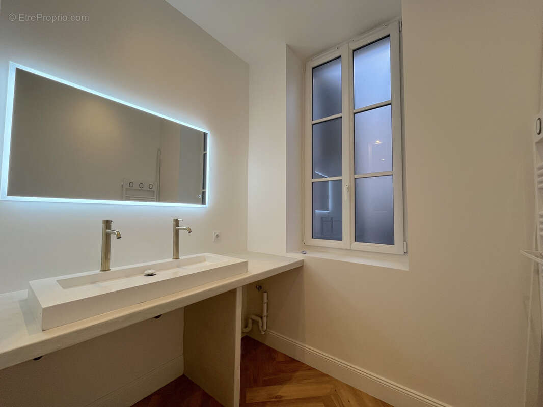 Toulon - Appartement Haussmanien de 160m2 refait à neuf - photo 10